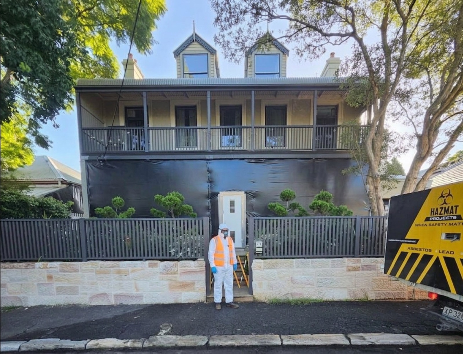 Heritage terrace under full containment for lead paint works, Balmain