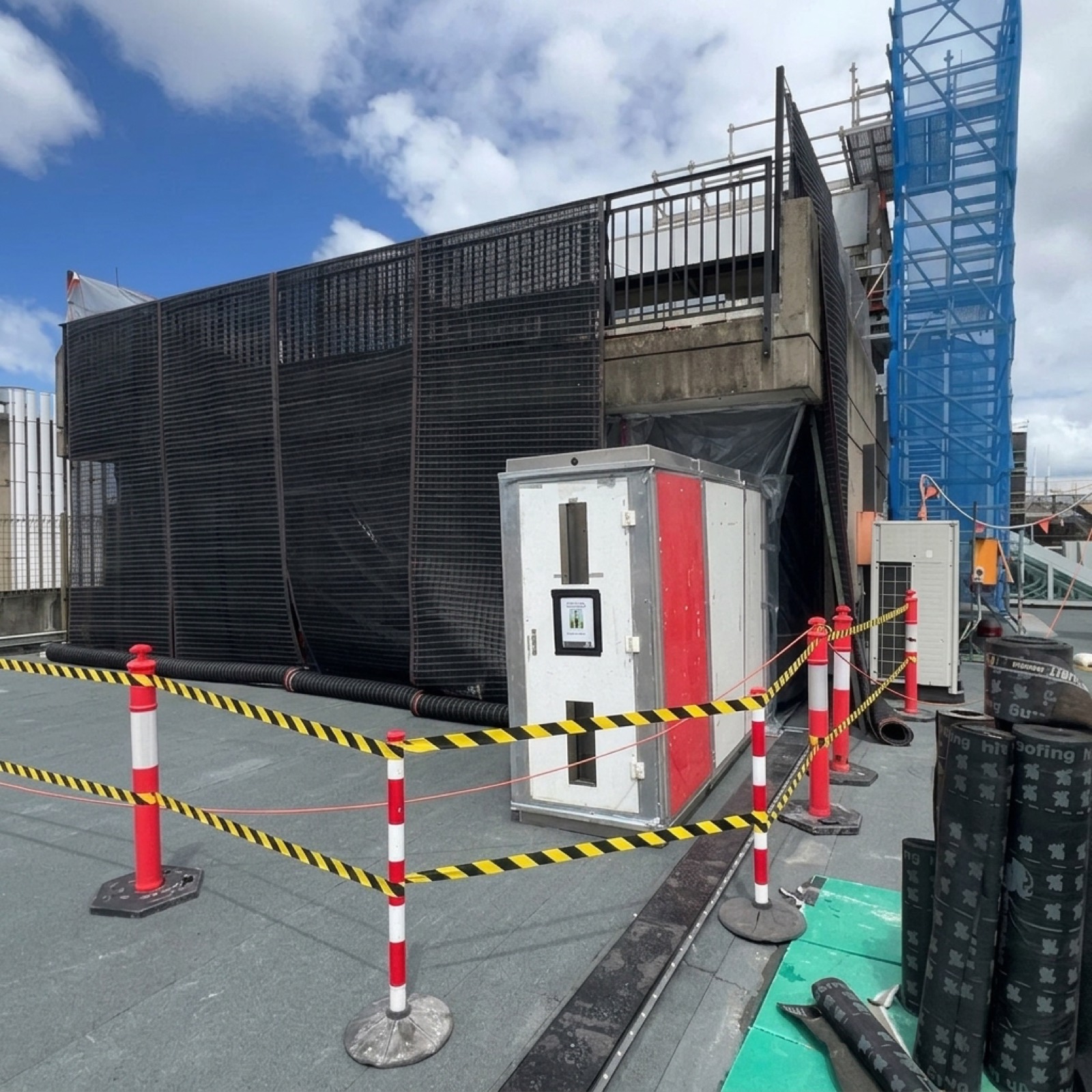 Rooftop containment enclosure and exclusion zone, University of Sydney